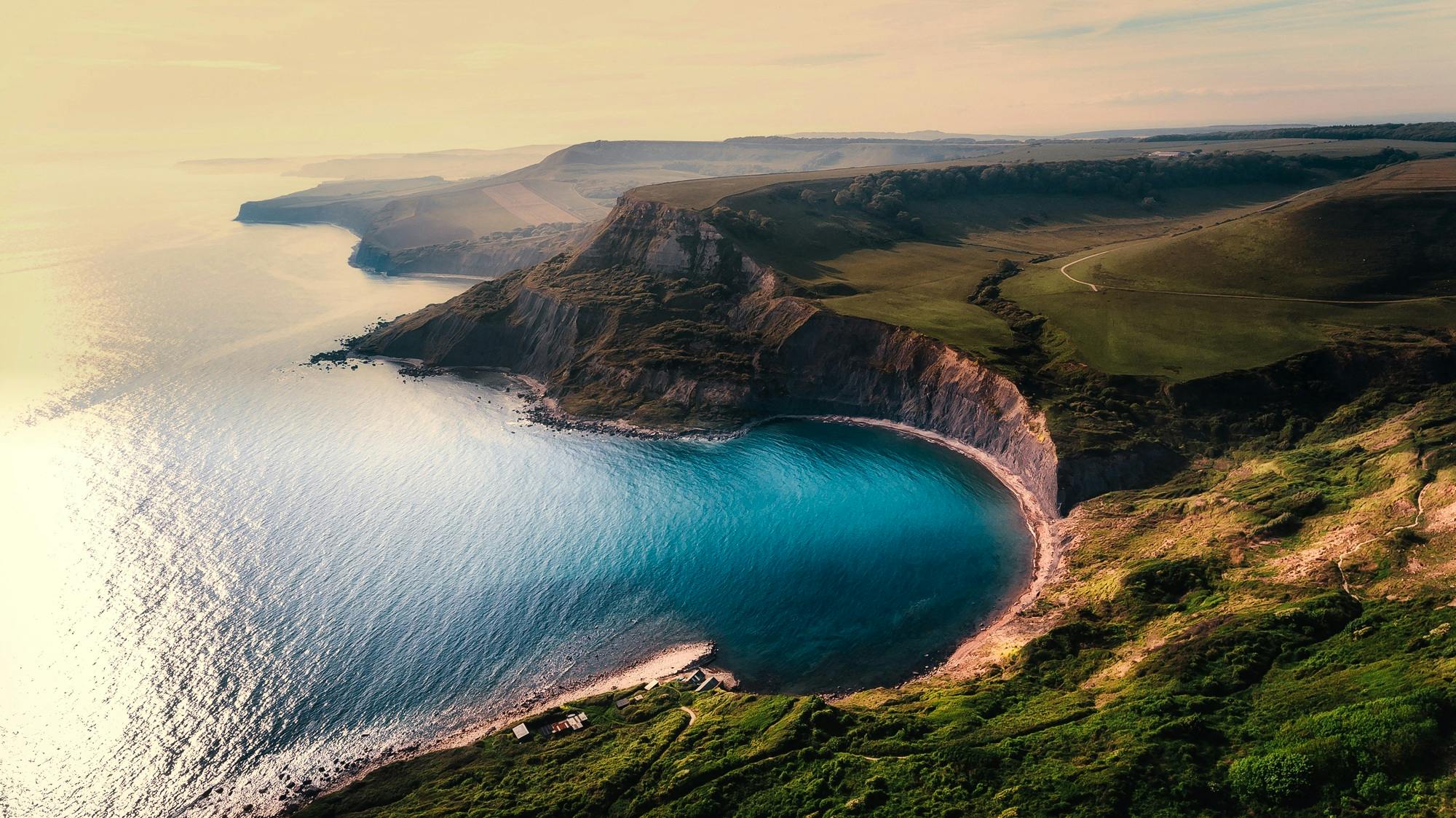 Best gift ideas for Airbnb hosts to delight their guests
